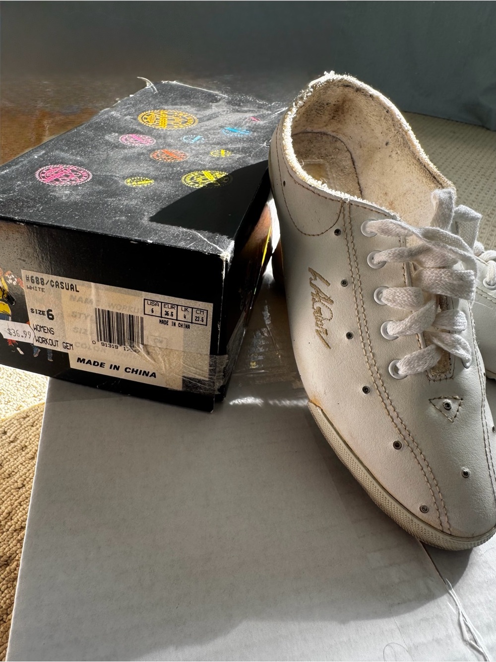 Vintage COLLECTORS LA GEAR Lace-Up Sneaker with Gold Script Logo